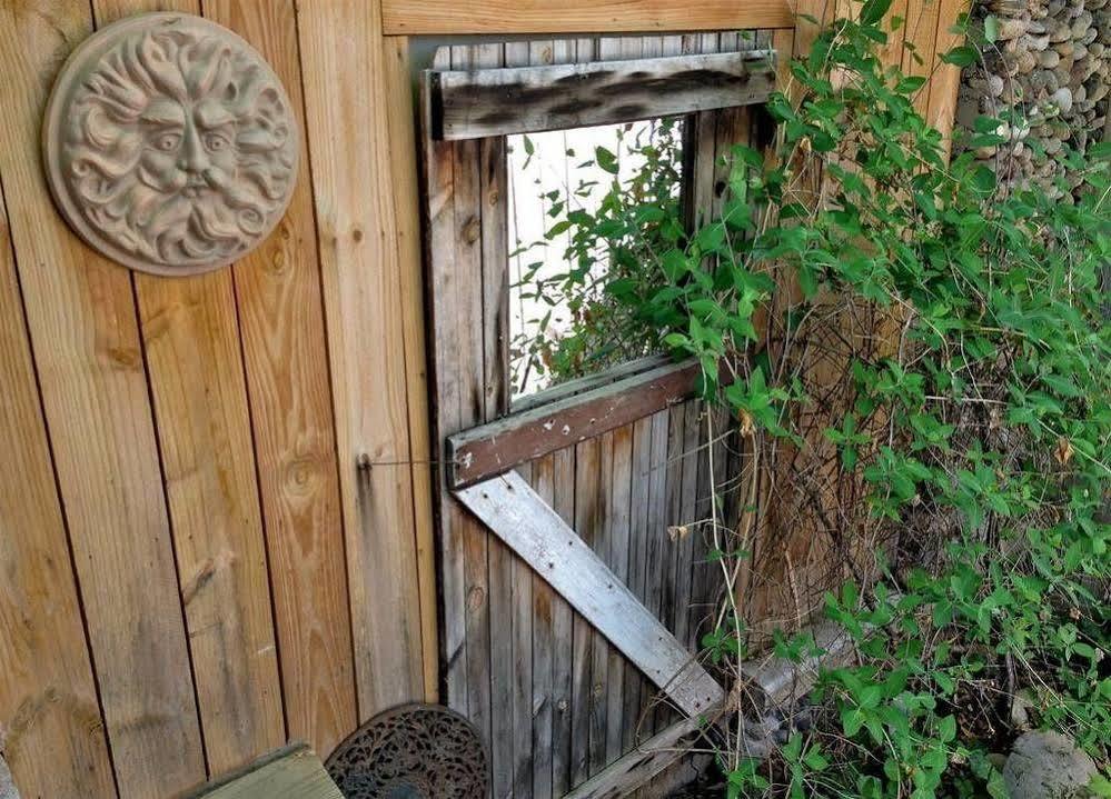 Aberdeen Stone Cottage B&B Травърс Сити Екстериор снимка